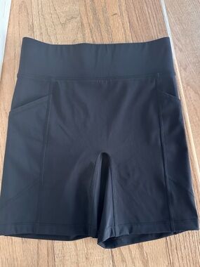 ALL ACCESS Black High-Waist Bike Shorts with Side Pockets